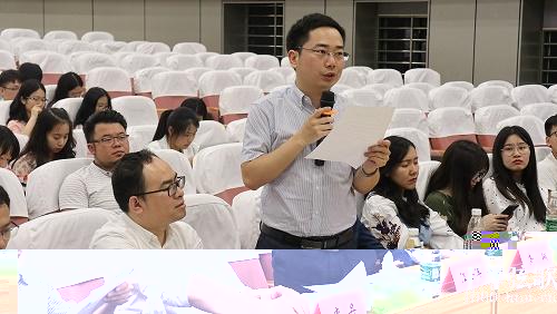 評委老師對選手回答進行評價.JPG