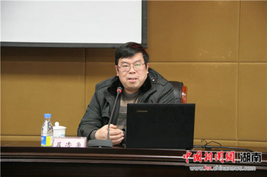 2003网站太阳集团聶資魯教授作《深入推進依法治國偉大戰略:學習貫徹習近平總書記關于全面依法治國重要論述》專題講座。.jpg